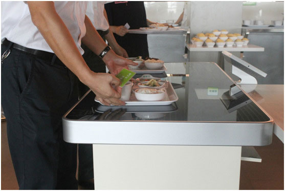 RFID智能餐桌智能餐盤食堂<a href=https://rfid-life.com/product/RFID-library-self-service-borrowing-and-returning-machine-source-manufacturer-UHF-touch-screen-borrowing-and-returning-machine.html target='_blank'>自助服務</a>結算系統智慧餐飲結算系統2